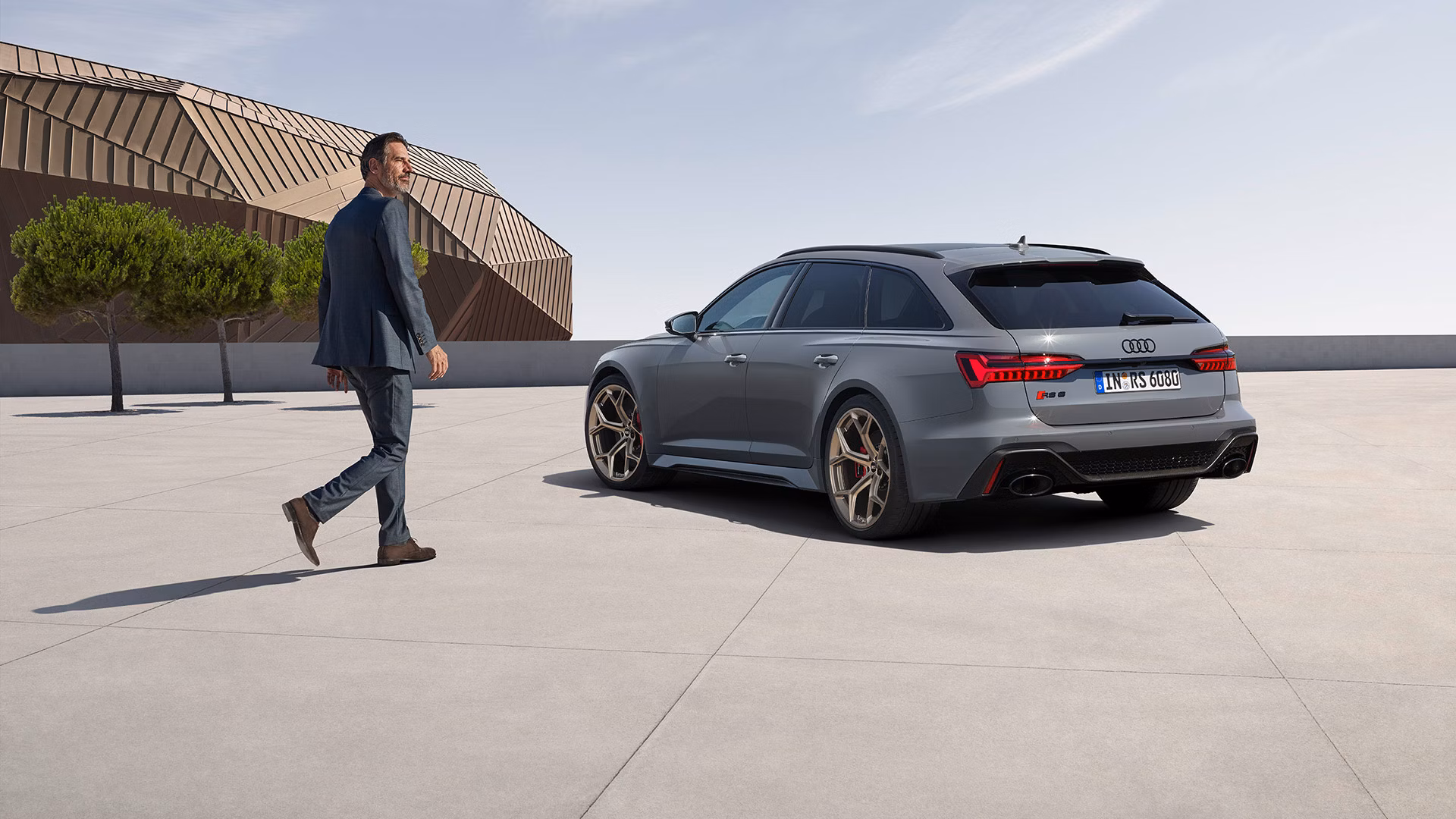 Front and side view Audi RS 6 performance